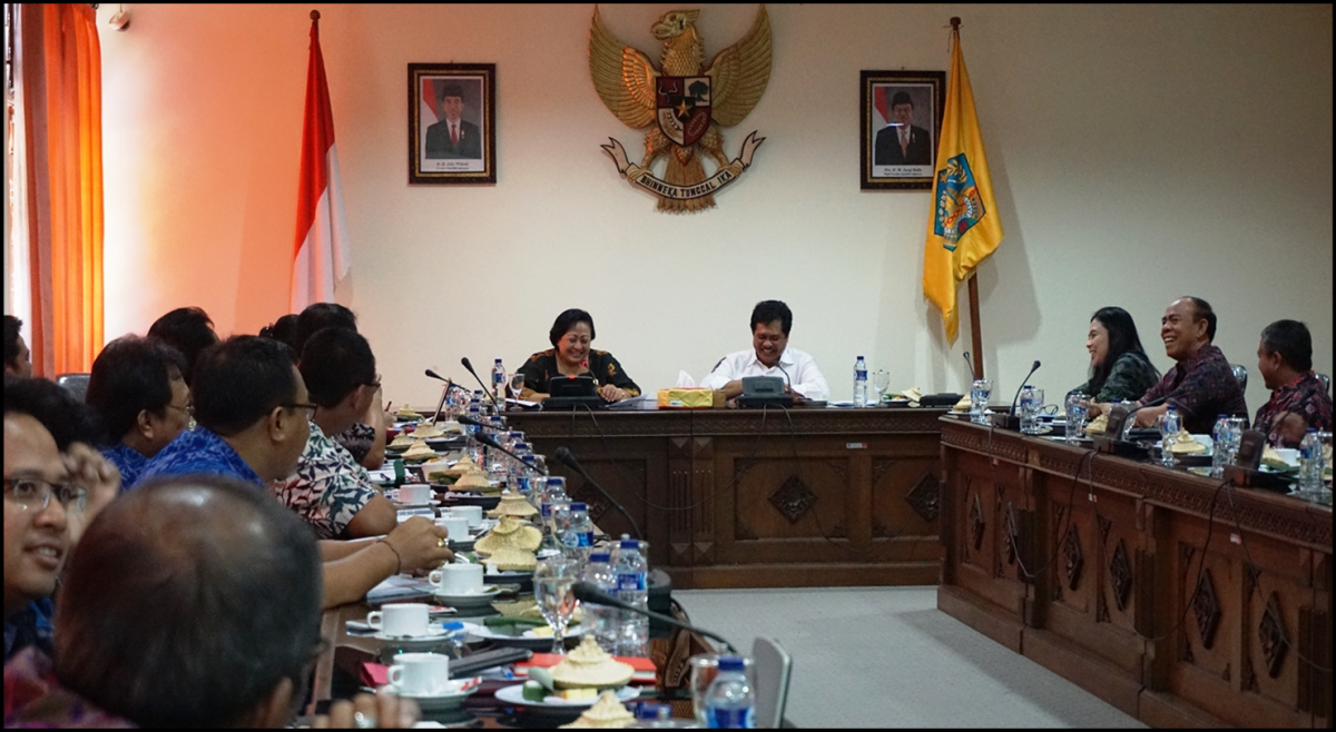 Pertemuan Ketua WANTIMPRES bersama dengan Ketua Tim Teknis/Pelaksana Tim Pengendali Inflasi Daerah Provinsi Bali, di Ruang Rapat Praja Sabha, Kantor Gubernur Bali, Denpasar (10/06/2016)