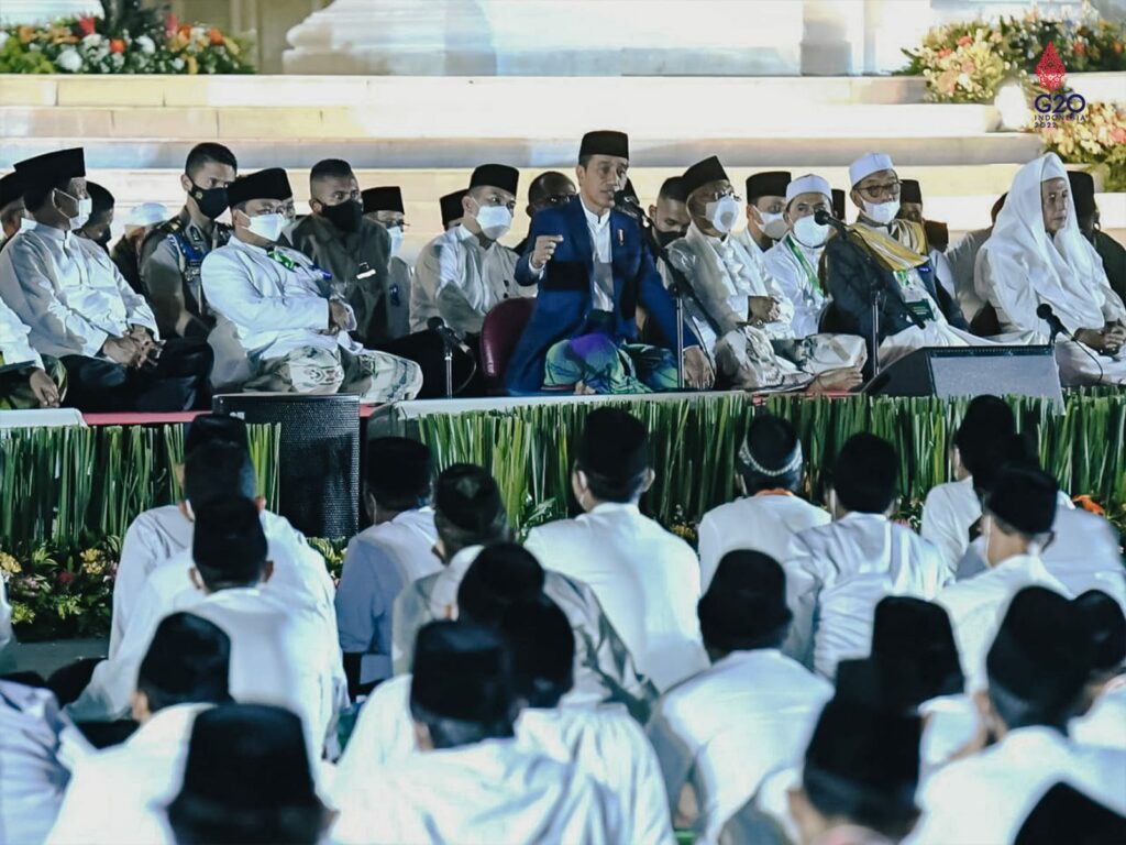 Habib Luthfi Bersama Presiden Joko Widodo Pada Acara Zikir Dan Doa ...